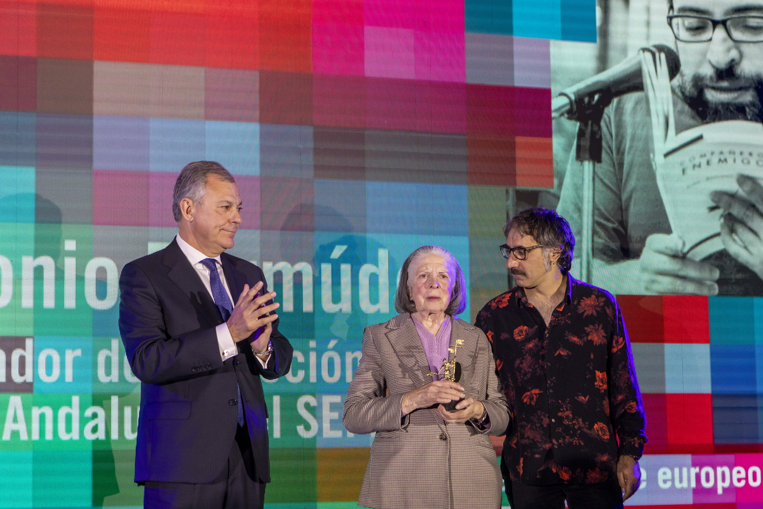 El Giraldillo de Oro póstumo a Juan Antonio Bermúdez reconoció su vida dedicada al séptimo arte.