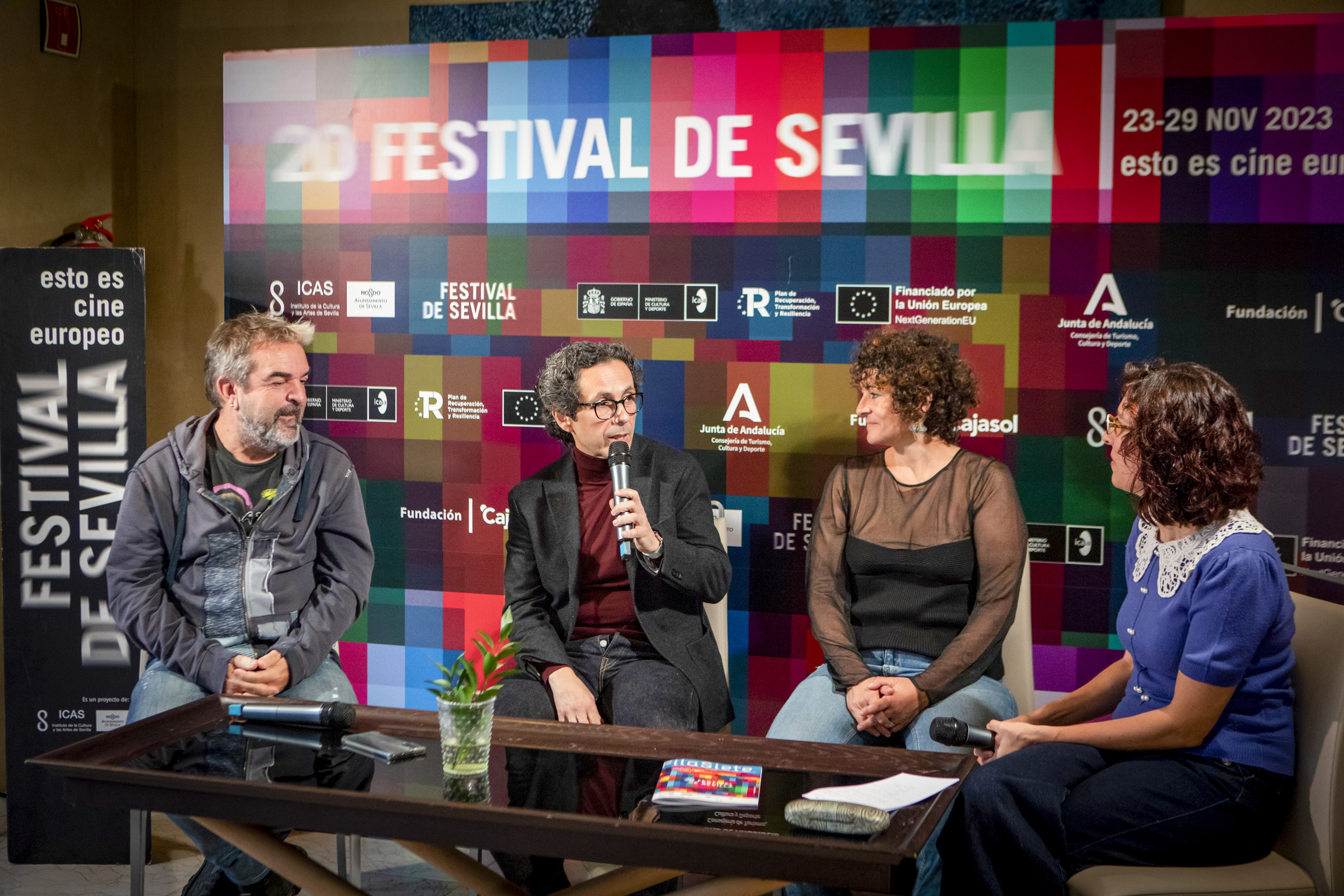El director Paco Bech se ha convertido en sujeto de su propio documental, 'Riqueni'.