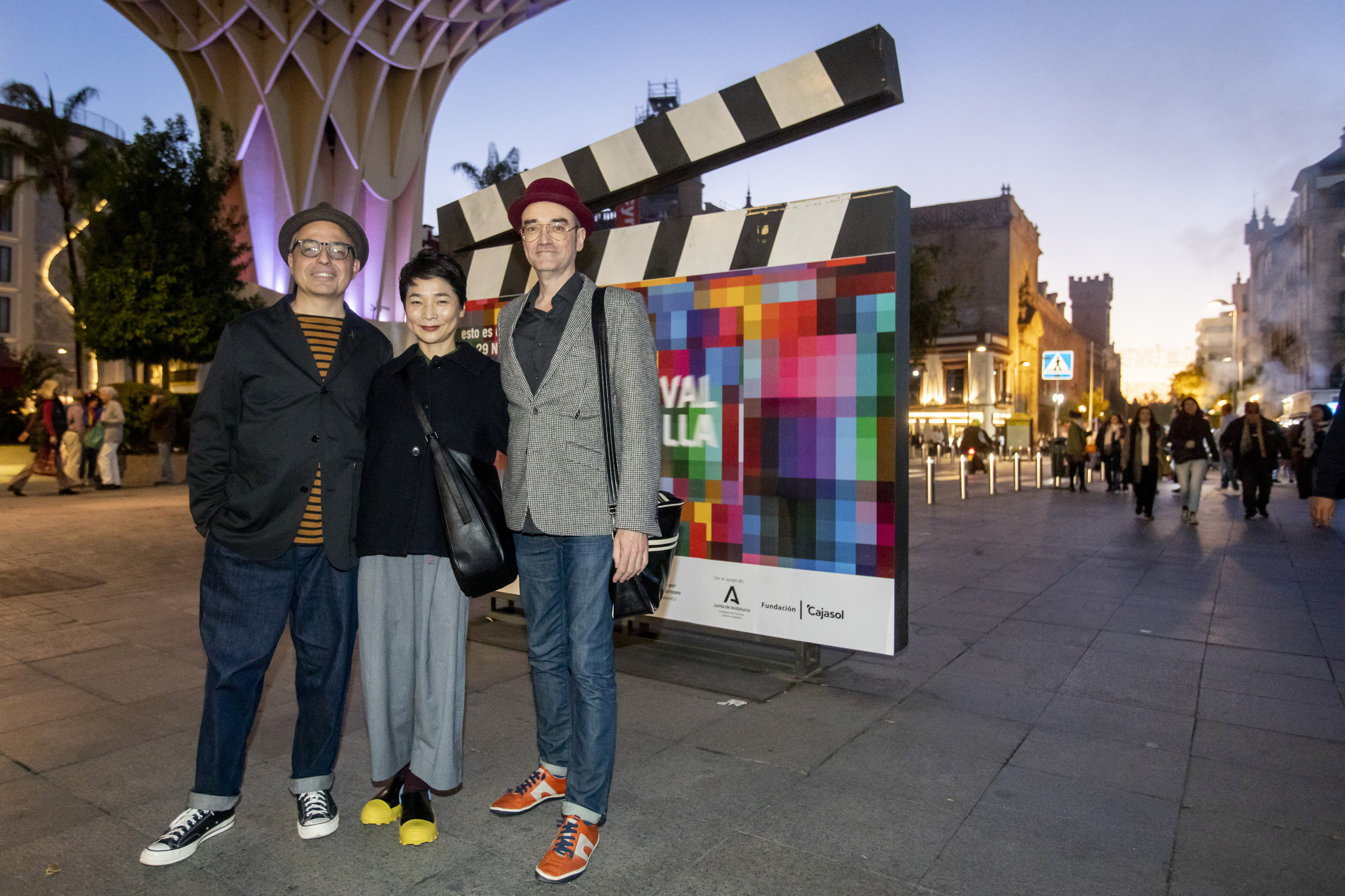 José Luis Agreda junto a Pablo Berger y la documentalista y editora de la música del proyecto, Yuko Harami.