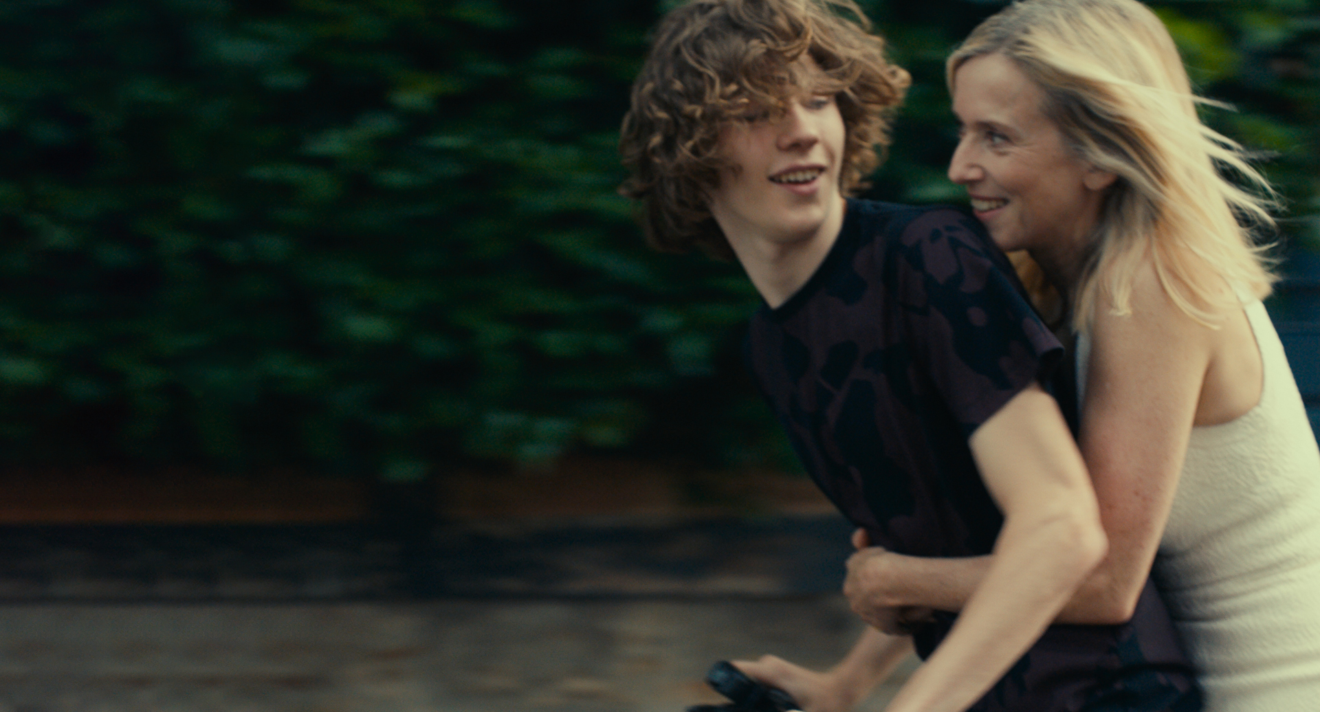 En 'El último verano', Catherine Breillat ha hecho su propia versión de la película danesa 'Reina de corazones'.