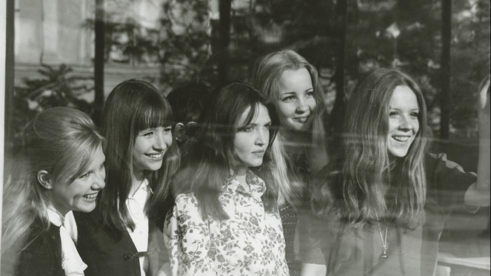 Don't Cry, Pretty Girls!