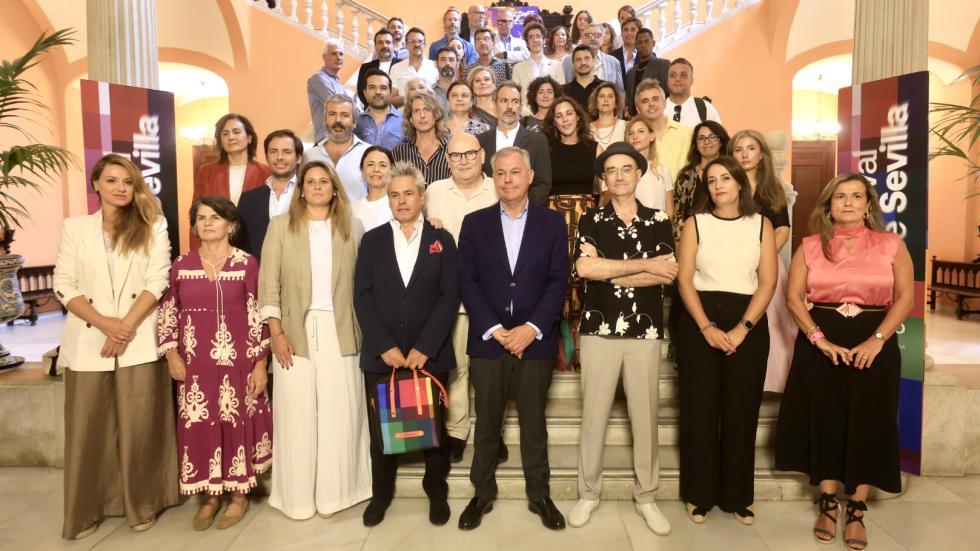 Foto de familia de la primera presentación del 22 Festival de Sevilla