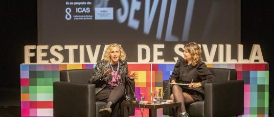 charla dirigidCarlota Pereda fue entrevistada en directo por la escritora sevillana Silvia Hidalgo, ganadora del premio Tusquets.